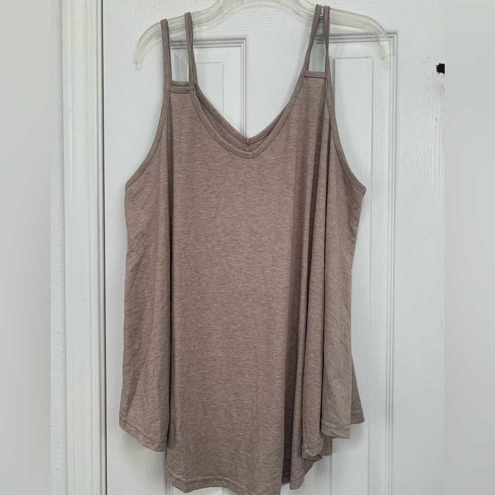 **Women's Tan Sleeveless Workout Shirt 1X